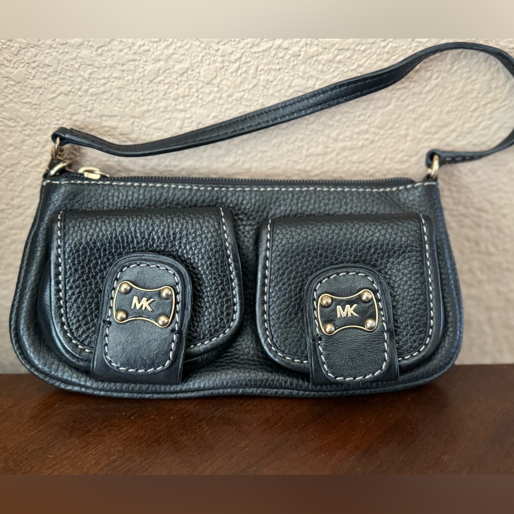 Michael Kors mini purse. Black. NEW. Authentic. Genuine leather.